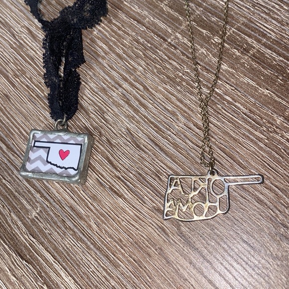 🌟Set of two oklahoma necklaces! - Picture 3 of 4